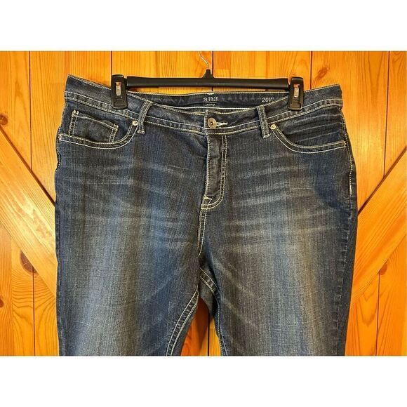 A.n.a. Crop Back Flap Pockets Women's size 20W Dark Wash Blue Denim Jeans (0885) - Picture 3 of 7